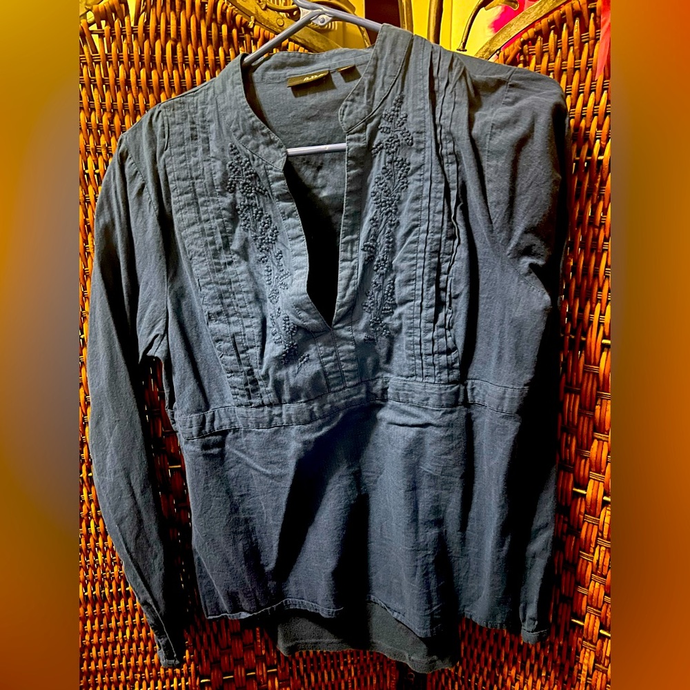 Pretty dark blue pullover blouse. size small